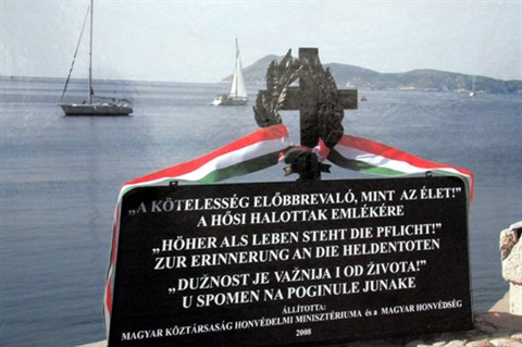Kuruc.info - Kiállítás a Szent István csatahajó vízrebocsátásáról